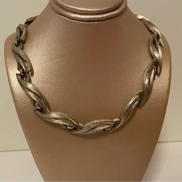 CROWN TRIFARI VINTAGE NECKLACE SILVER TONE BRUSHED LINKS CHOKER 60s HANG TAG - Picture 4 of 9